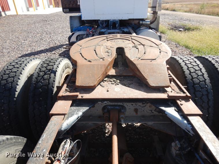 image for item HN9417 1988 Kenworth T600  semi truck