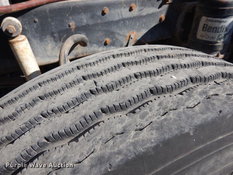 image for item HN9417 1988 Kenworth T600  semi truck