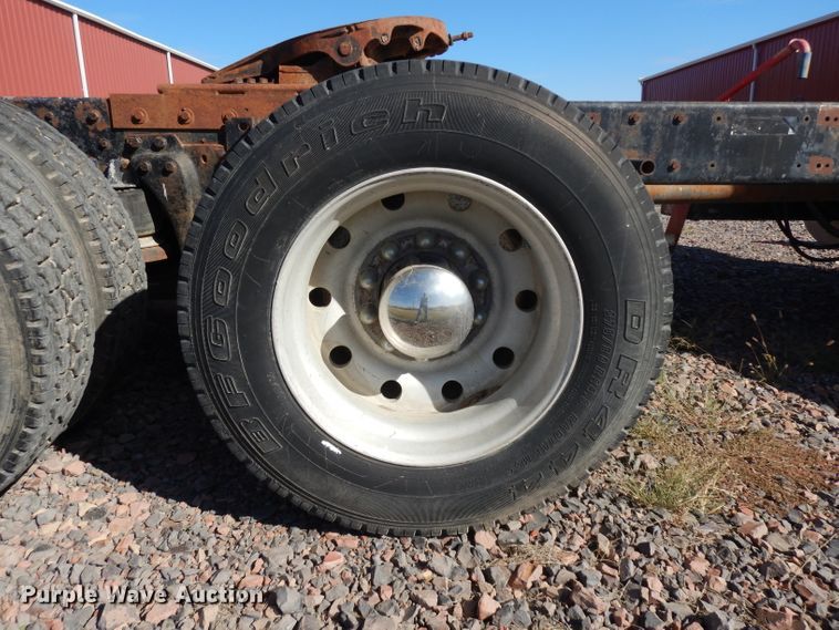 image for item HN9417 1988 Kenworth T600  semi truck