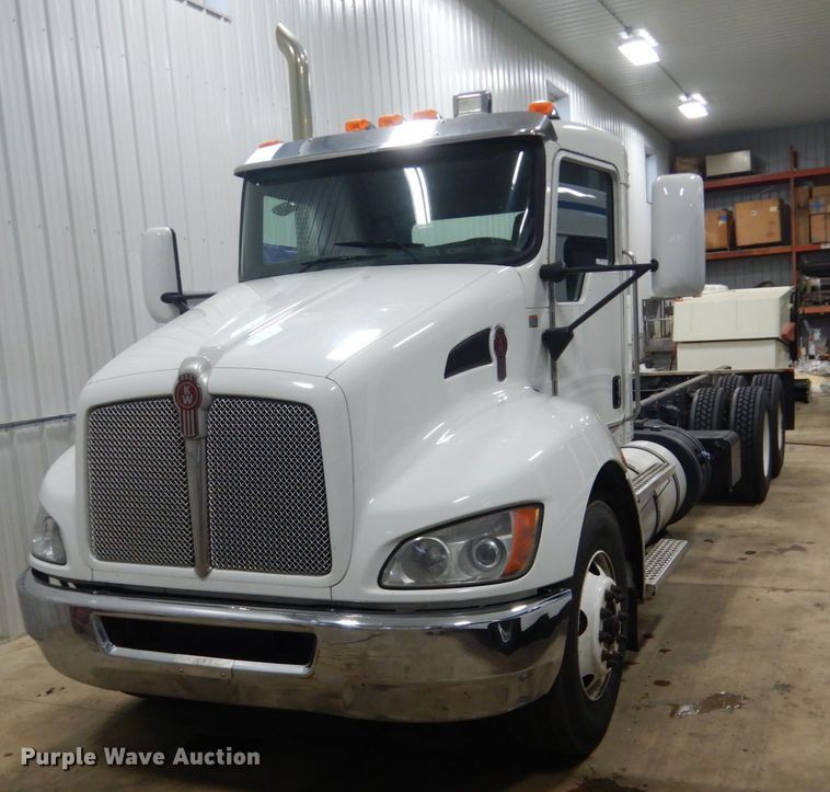 image for item HS9378 2016 Kenworth T370  truck cab and chassis