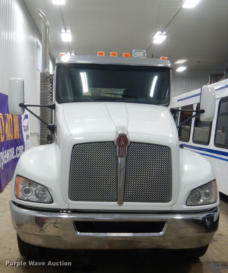 image for item HS9378 2016 Kenworth T370  truck cab and chassis