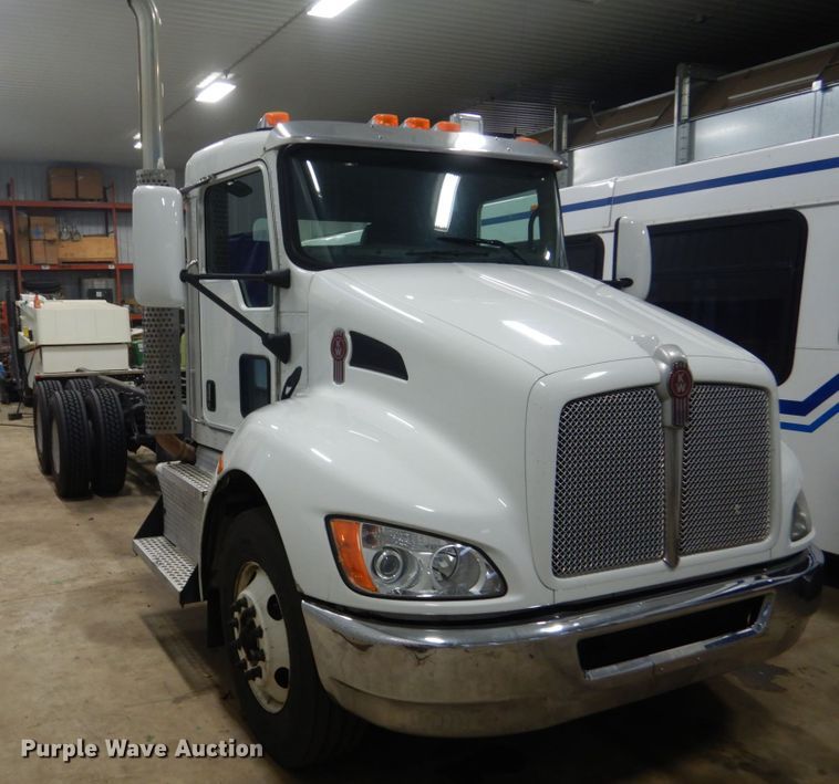 image for item HS9378 2016 Kenworth T370  truck cab and chassis