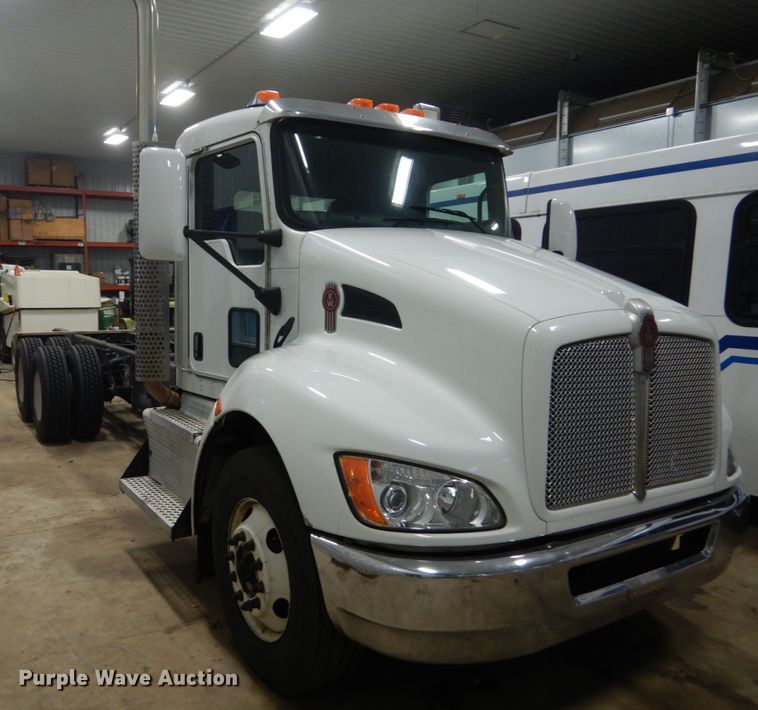 image for item HS9378 2016 Kenworth T370  truck cab and chassis