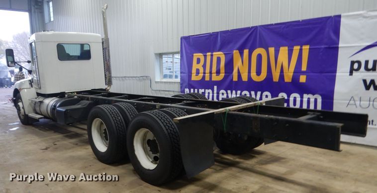 image for item HS9378 2016 Kenworth T370  truck cab and chassis