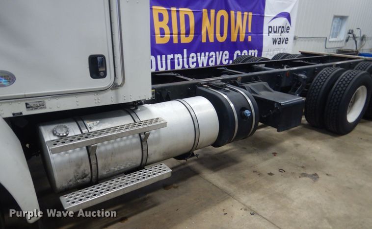 image for item HS9378 2016 Kenworth T370  truck cab and chassis