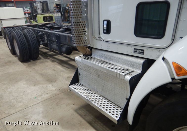 image for item HS9378 2016 Kenworth T370  truck cab and chassis