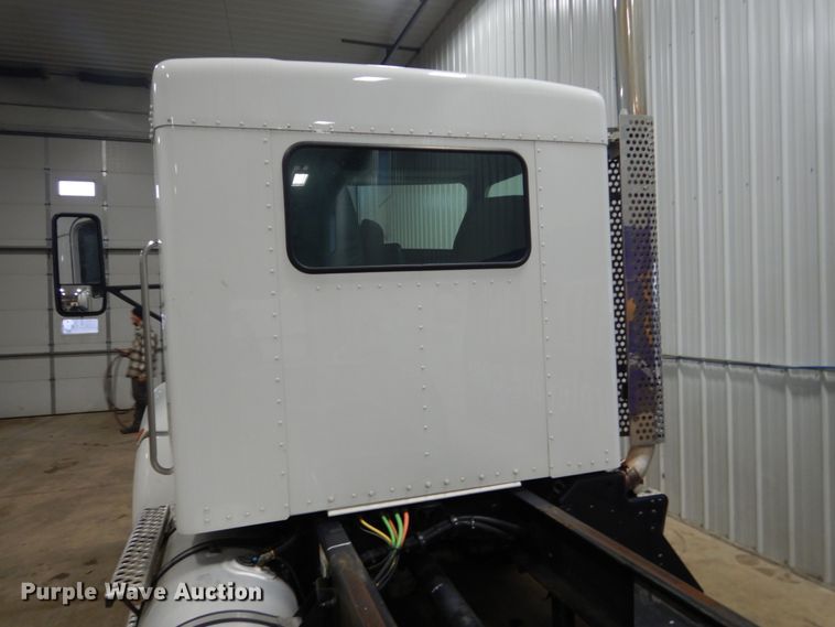 image for item HS9378 2016 Kenworth T370  truck cab and chassis