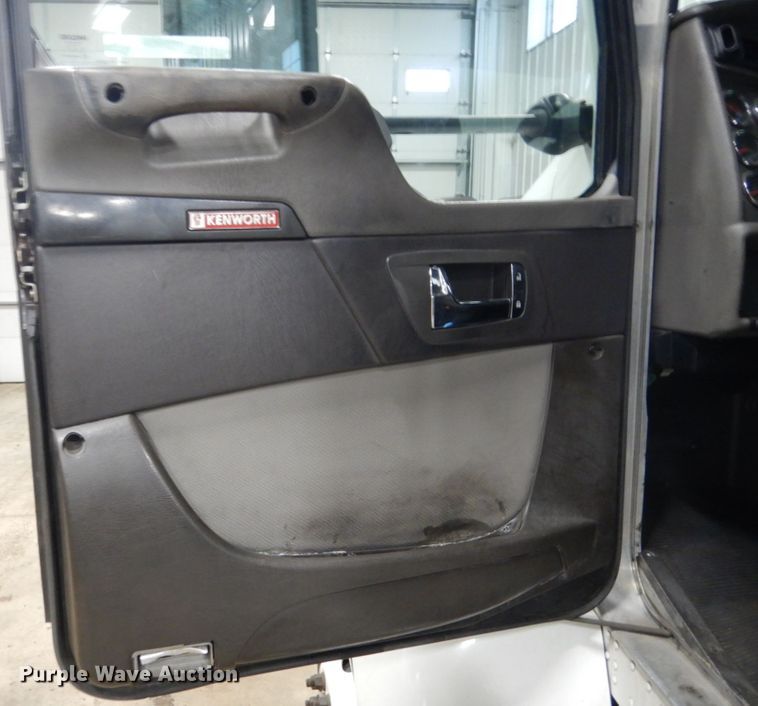 image for item HS9378 2016 Kenworth T370  truck cab and chassis