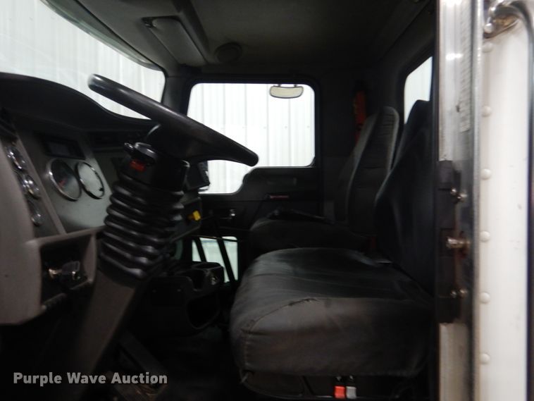 image for item HS9378 2016 Kenworth T370  truck cab and chassis