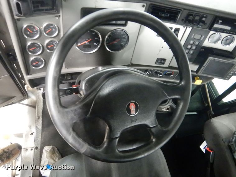 image for item HS9378 2016 Kenworth T370  truck cab and chassis