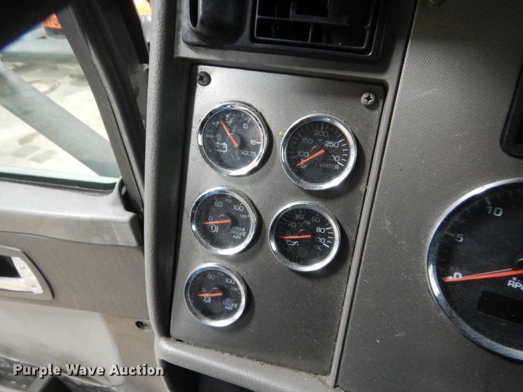 image for item HS9378 2016 Kenworth T370  truck cab and chassis