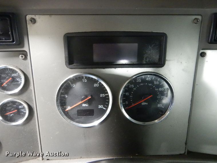 image for item HS9378 2016 Kenworth T370  truck cab and chassis