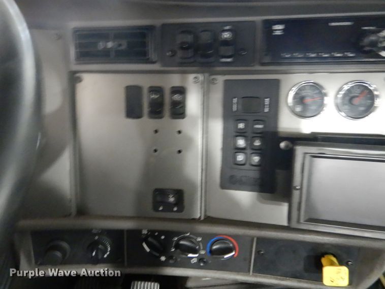 image for item HS9378 2016 Kenworth T370  truck cab and chassis