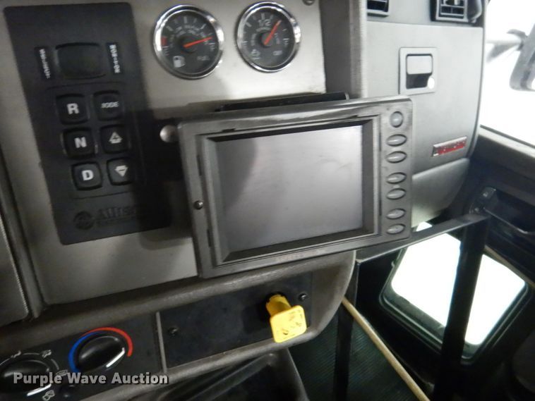 image for item HS9378 2016 Kenworth T370  truck cab and chassis