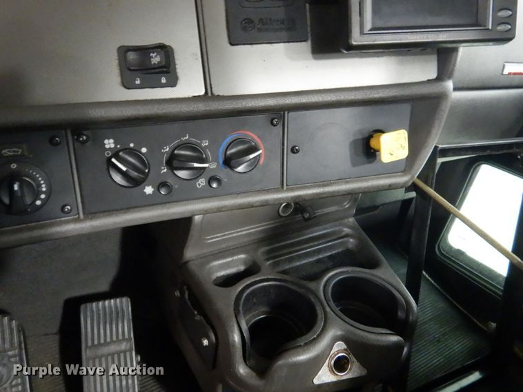 image for item HS9378 2016 Kenworth T370  truck cab and chassis