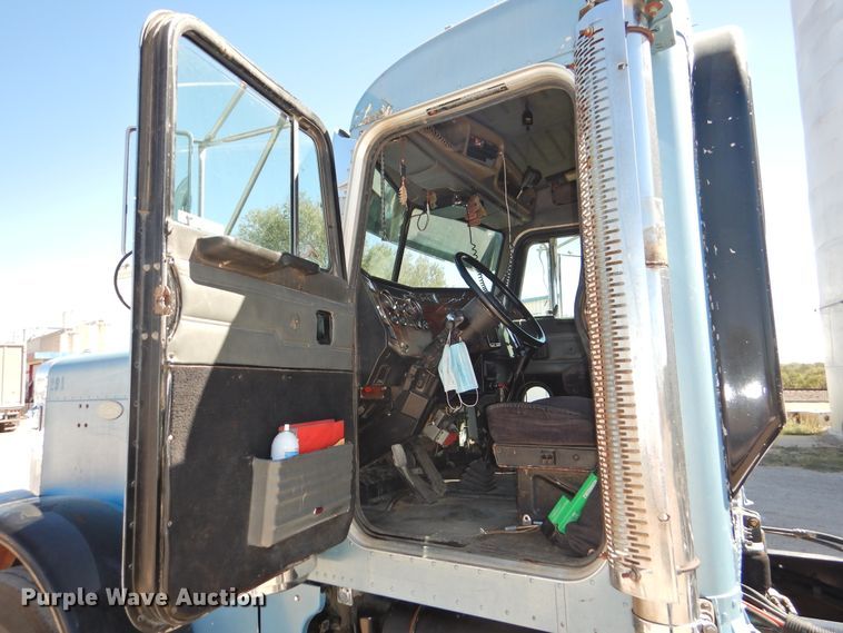 image for item HU9622 1998 Peterbilt 379  semi truck