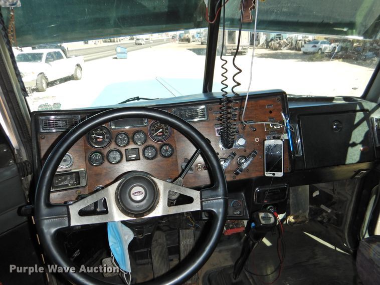 image for item HU9622 1998 Peterbilt 379  semi truck