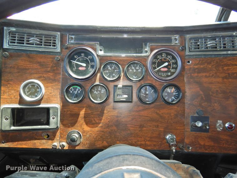 image for item HU9622 1998 Peterbilt 379  semi truck