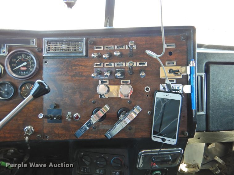 image for item HU9622 1998 Peterbilt 379  semi truck