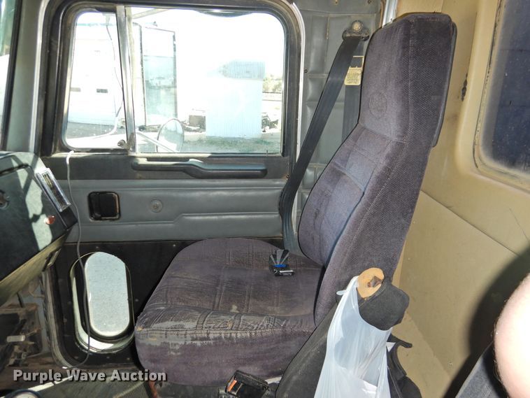 image for item HU9622 1998 Peterbilt 379  semi truck