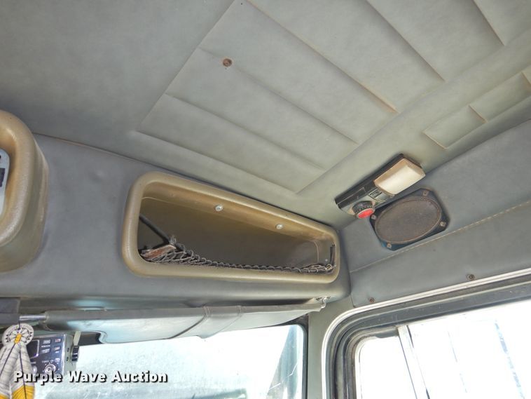 image for item HU9622 1998 Peterbilt 379  semi truck