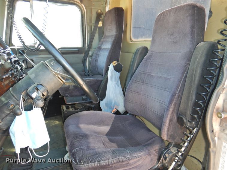 image for item HU9622 1998 Peterbilt 379  semi truck