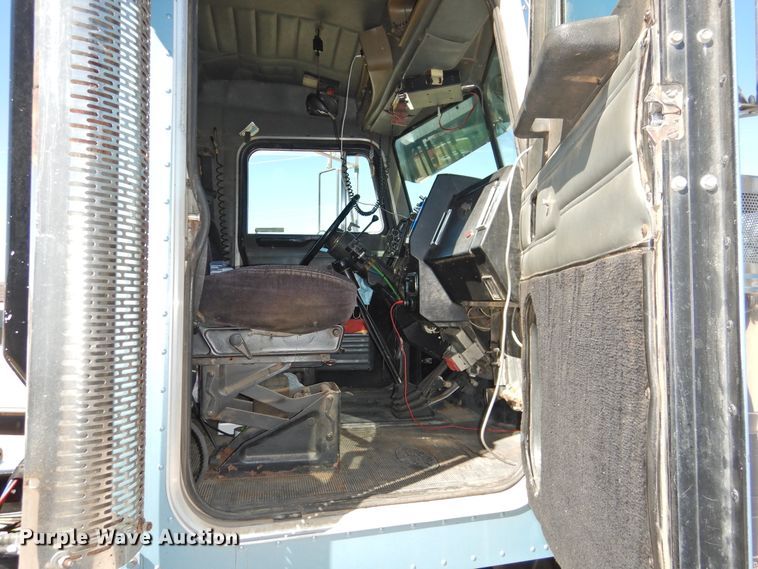 image for item HU9622 1998 Peterbilt 379  semi truck