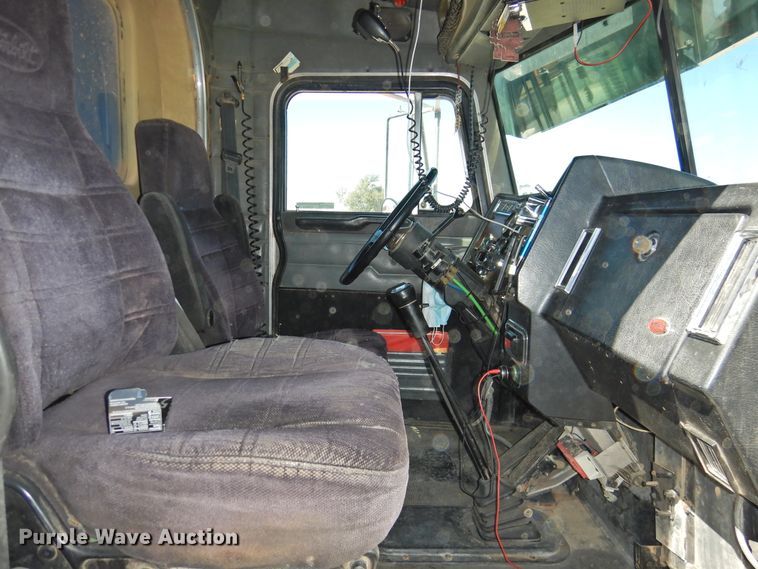 image for item HU9622 1998 Peterbilt 379  semi truck