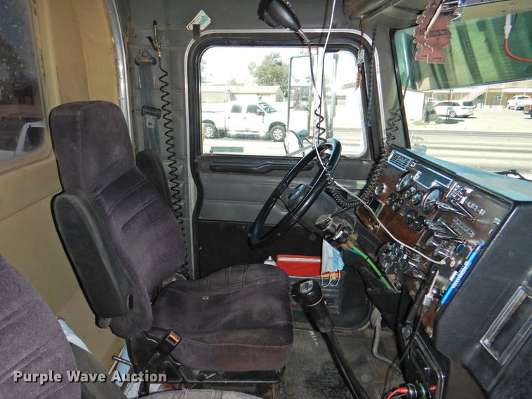 image for item HU9622 1998 Peterbilt 379  semi truck