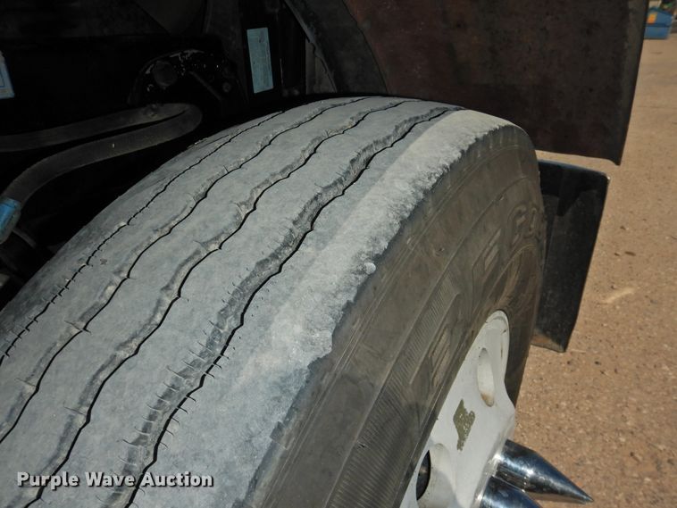 image for item HU9622 1998 Peterbilt 379  semi truck