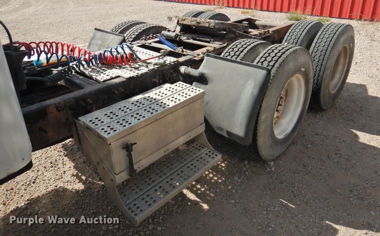 image for item HU9636 2006 Freightliner ST120  semi truck