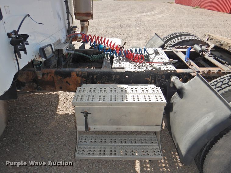 image for item HU9636 2006 Freightliner ST120  semi truck