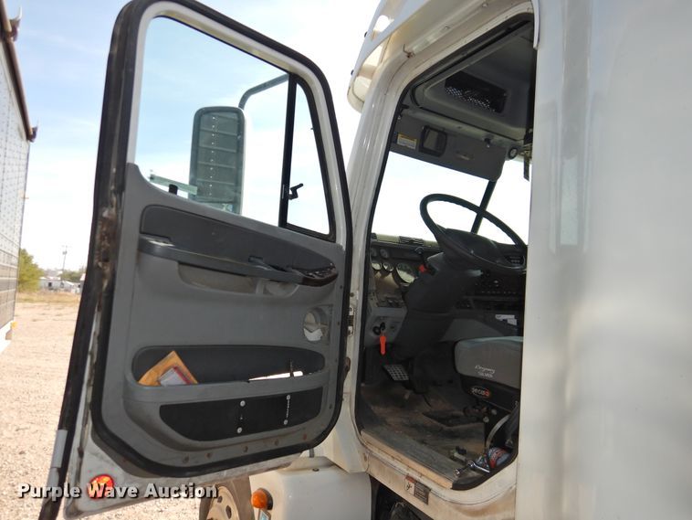 image for item HU9636 2006 Freightliner ST120  semi truck