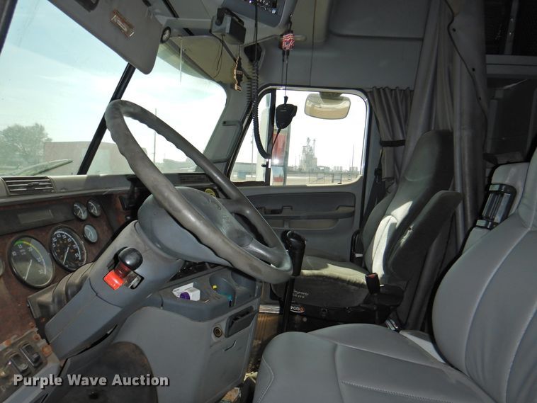 image for item HU9636 2006 Freightliner ST120  semi truck