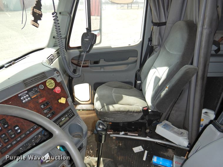 image for item HU9636 2006 Freightliner ST120  semi truck