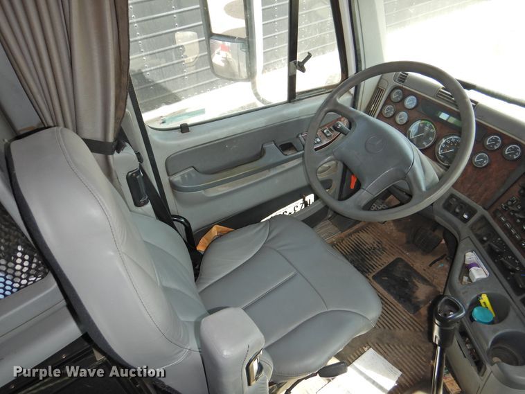 image for item HU9636 2006 Freightliner ST120  semi truck