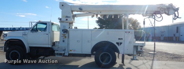 image for item DG4629 1990 Ford F800  digger derrick truck