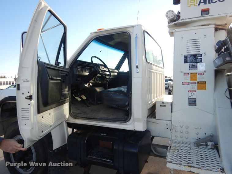 image for item DG4629 1990 Ford F800  digger derrick truck