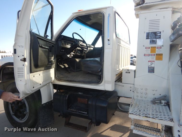 image for item DG4629 1990 Ford F800  digger derrick truck