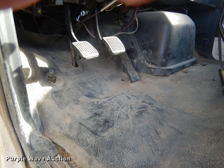 image for item DG4629 1990 Ford F800  digger derrick truck