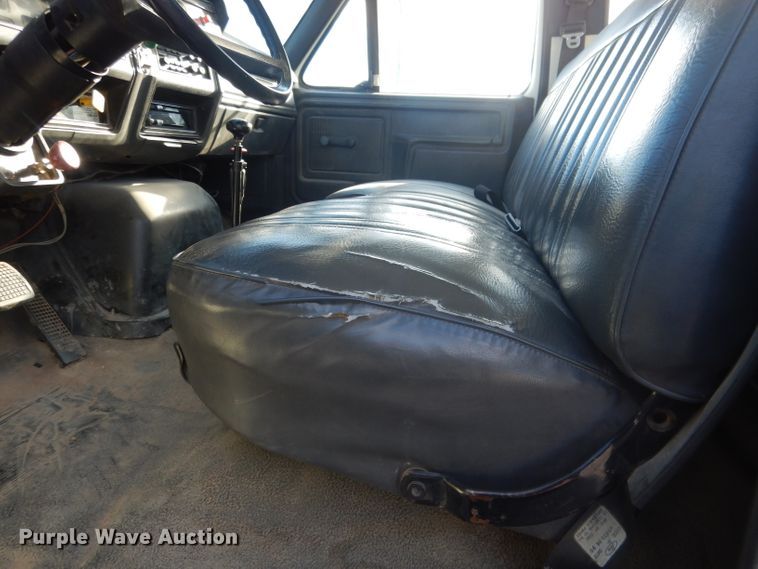 image for item DG4629 1990 Ford F800  digger derrick truck