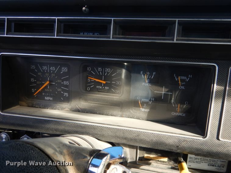 image for item DG4629 1990 Ford F800  digger derrick truck