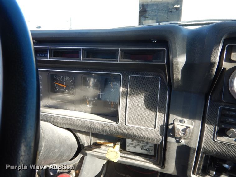 image for item DG4629 1990 Ford F800  digger derrick truck