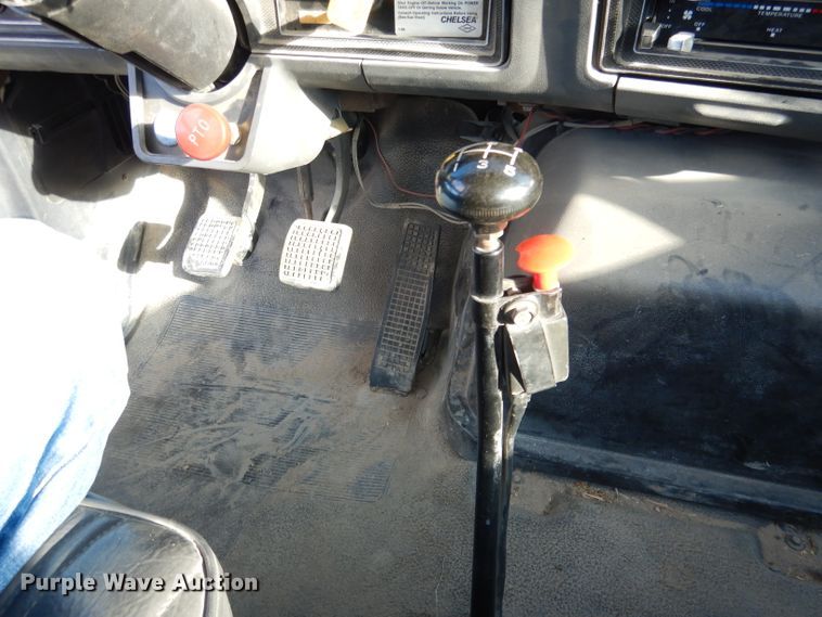 image for item DG4629 1990 Ford F800  digger derrick truck