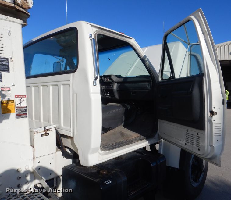 image for item DG4629 1990 Ford F800  digger derrick truck