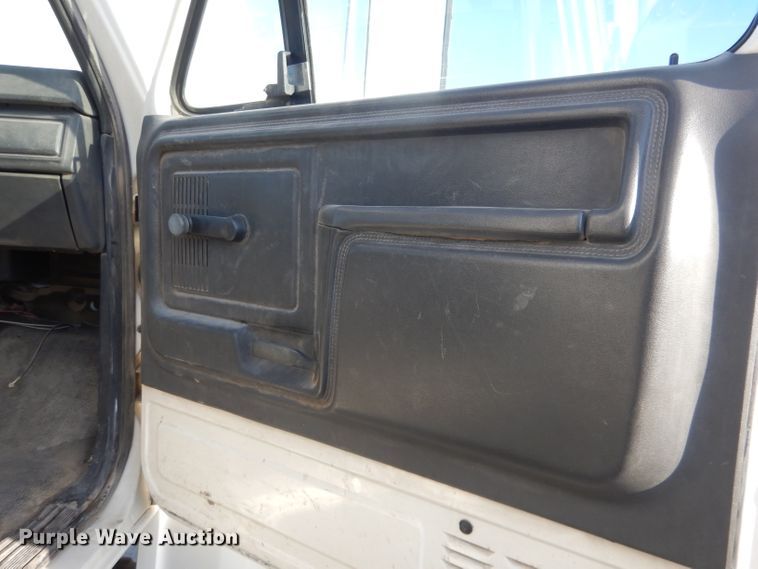 image for item DG4629 1990 Ford F800  digger derrick truck