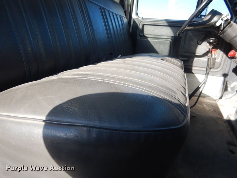 image for item DG4629 1990 Ford F800  digger derrick truck