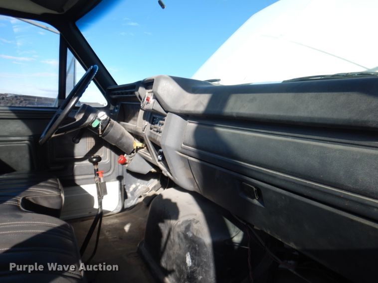 image for item DG4629 1990 Ford F800  digger derrick truck