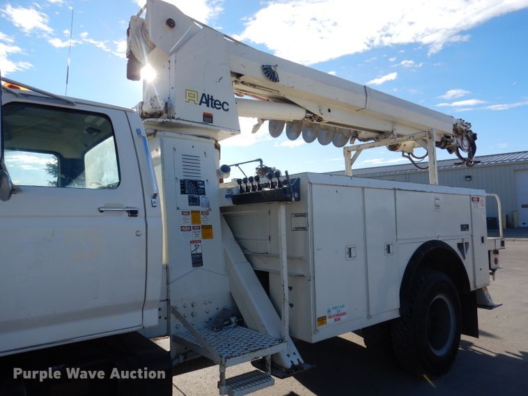 image for item DG4629 1990 Ford F800  digger derrick truck