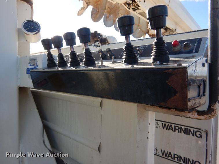 image for item DG4629 1990 Ford F800  digger derrick truck